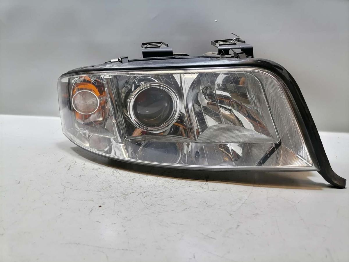 Audi A6 4B Bj.2004 original Xenonscheinwerfer vorn rechts